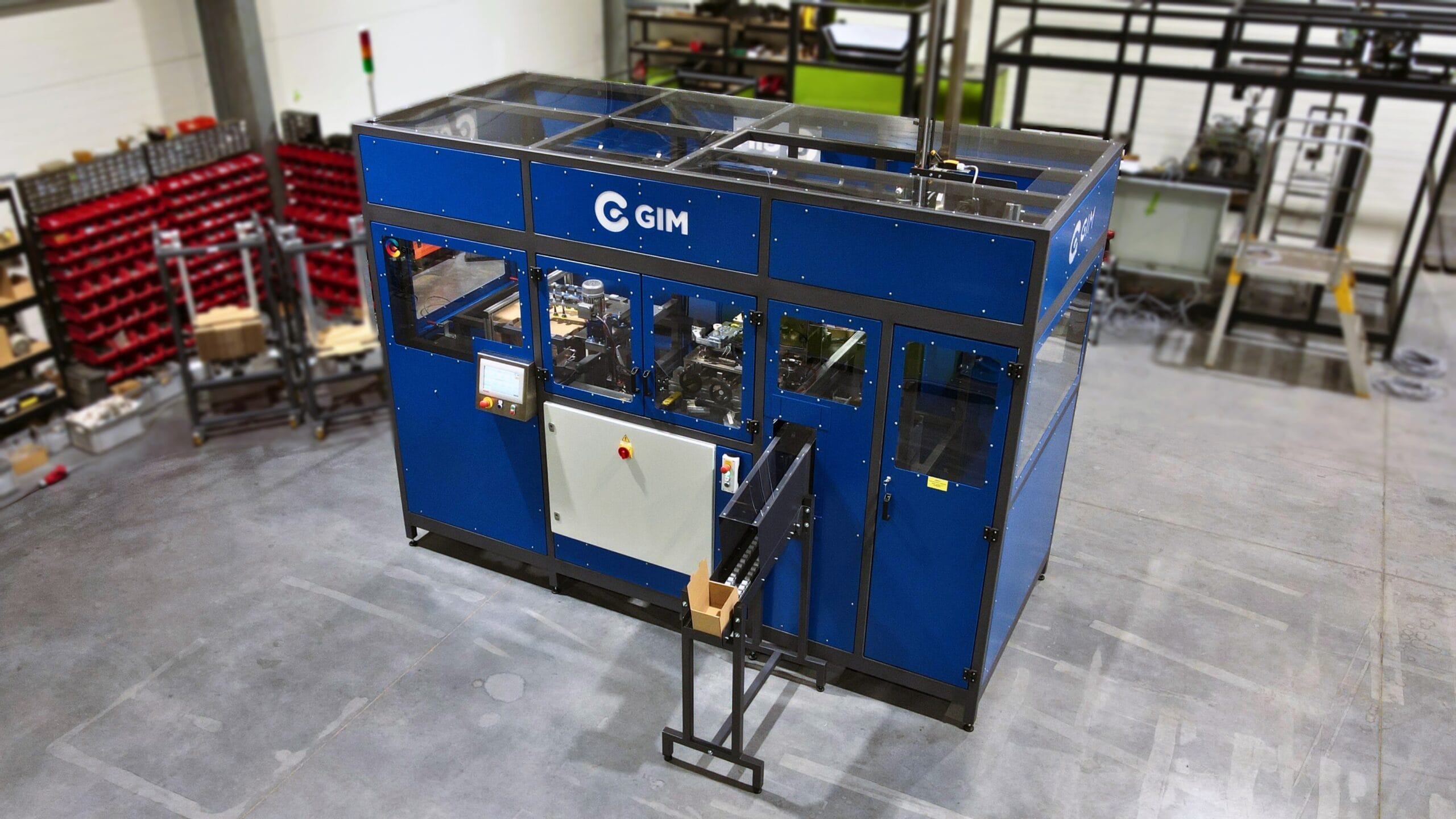 Kartoniarka GIM – nowa wersja maszyny do formowania pudełek kartonowych
