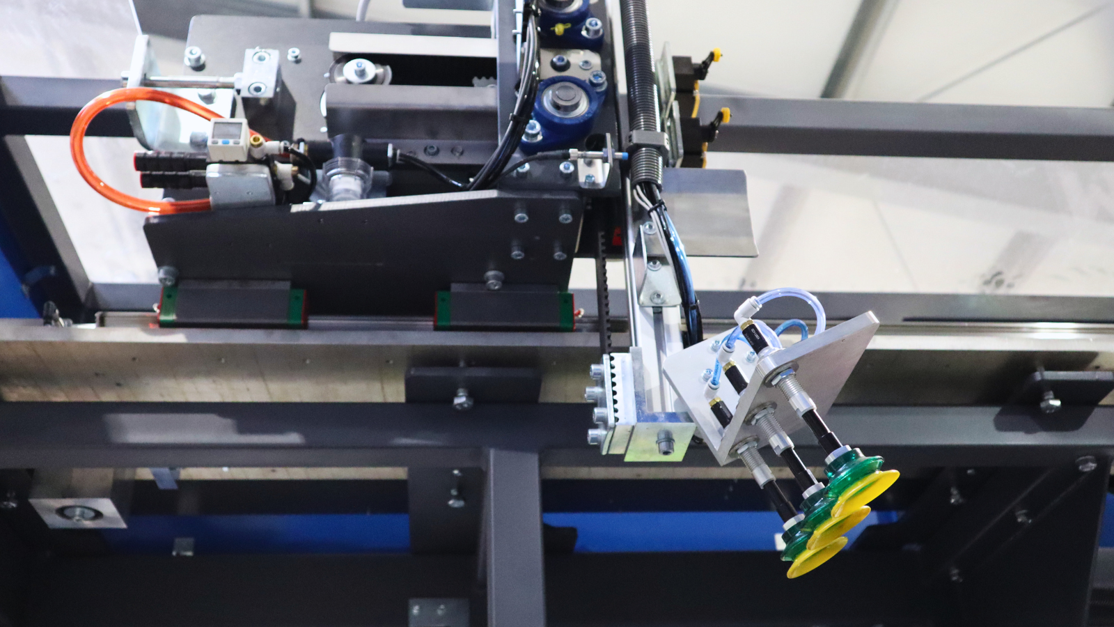 Mechanizm odbioru złożonych pudełek kartonowych Mechanizm odbioru złożonych pudełek kartonowych w kartoniarce automatycznej GIM